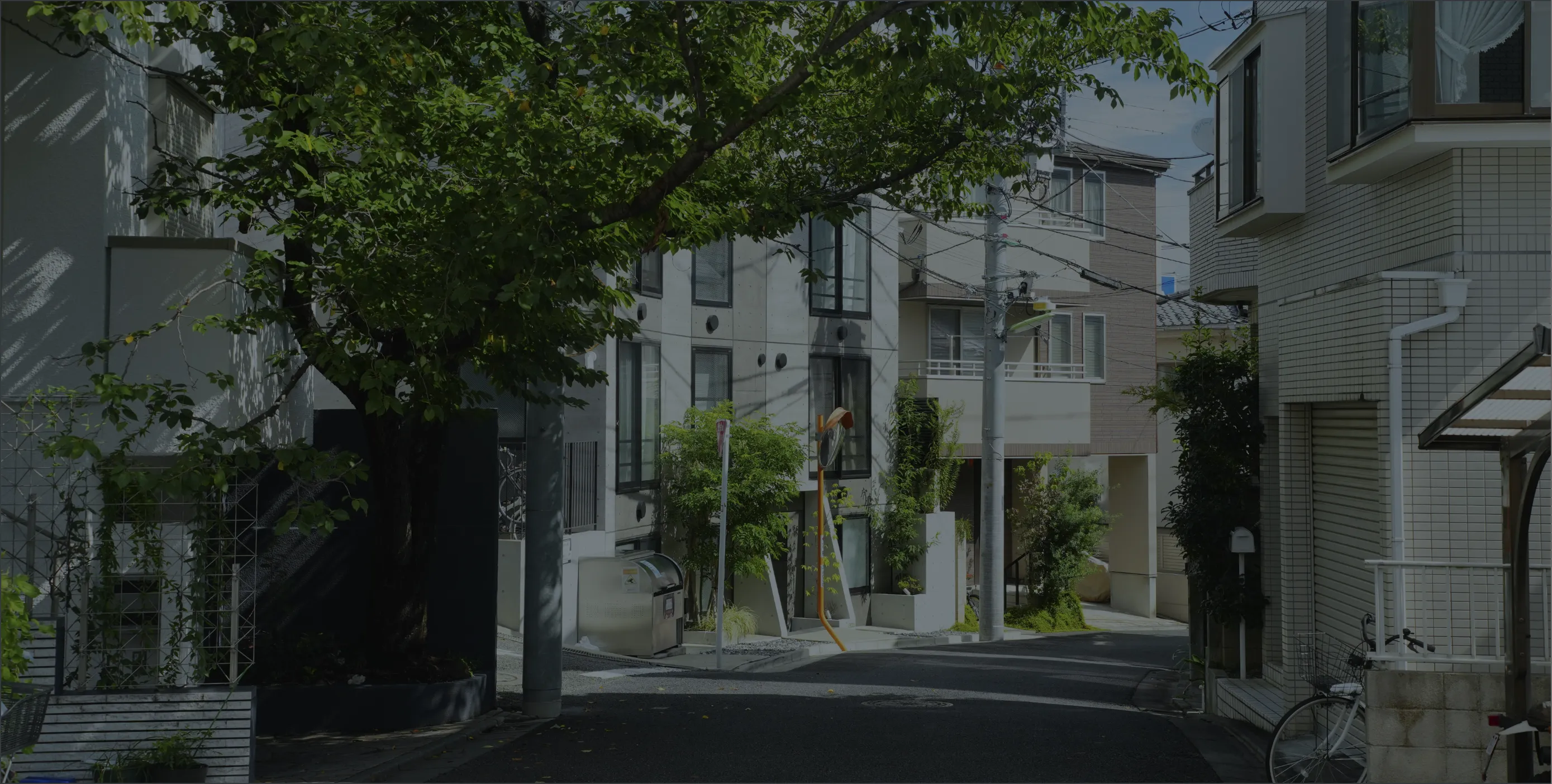 現地周辺の街並み（徒歩3分／約210m）
